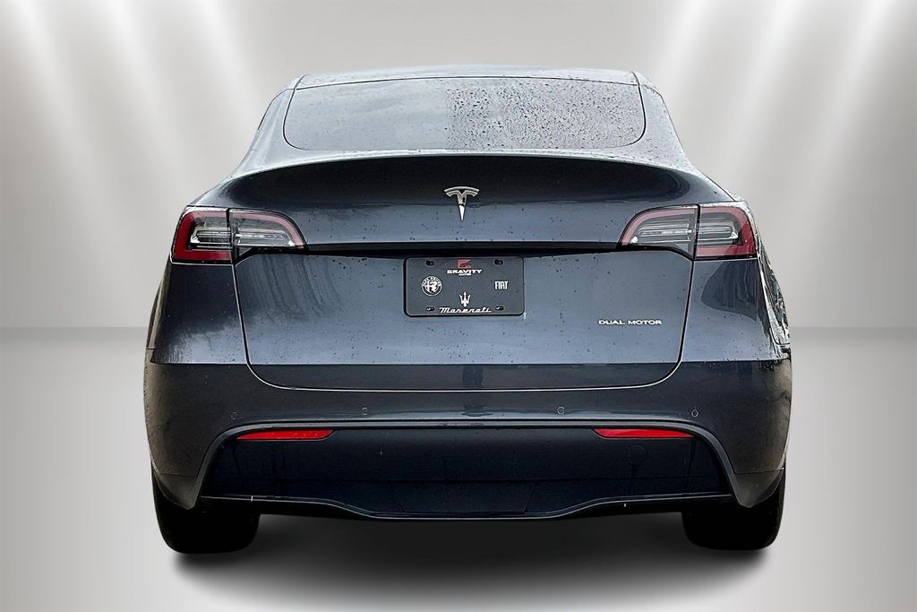 View vehicle photo 5