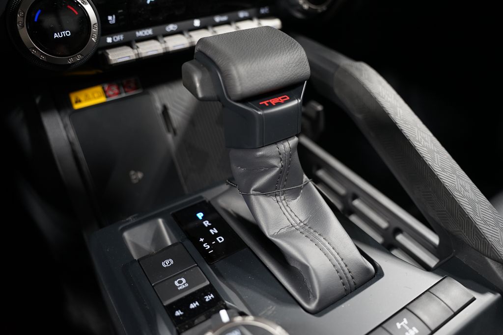 2025 Toyota Tacoma TRD Off-Road 24