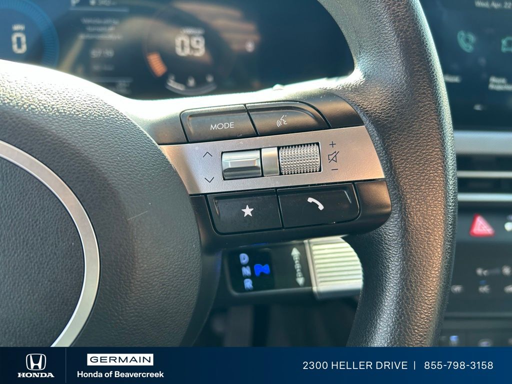 Used 2025 Black Hyundai SEL image 24
