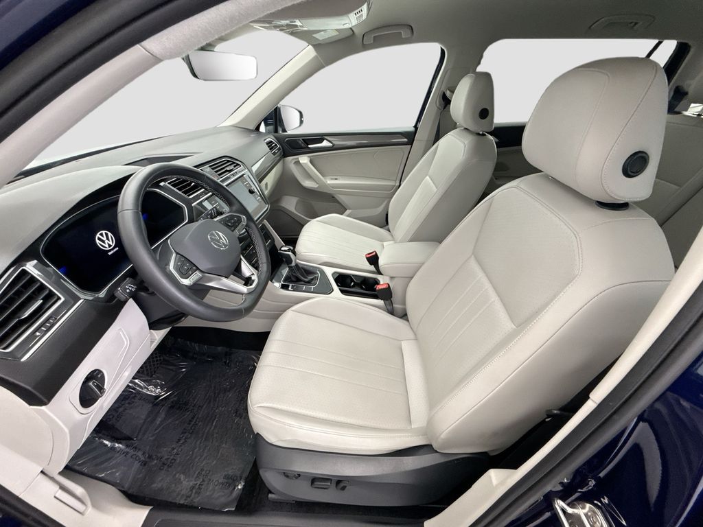 Thumbnail: 2023 Volkswagen Tiguan - 17