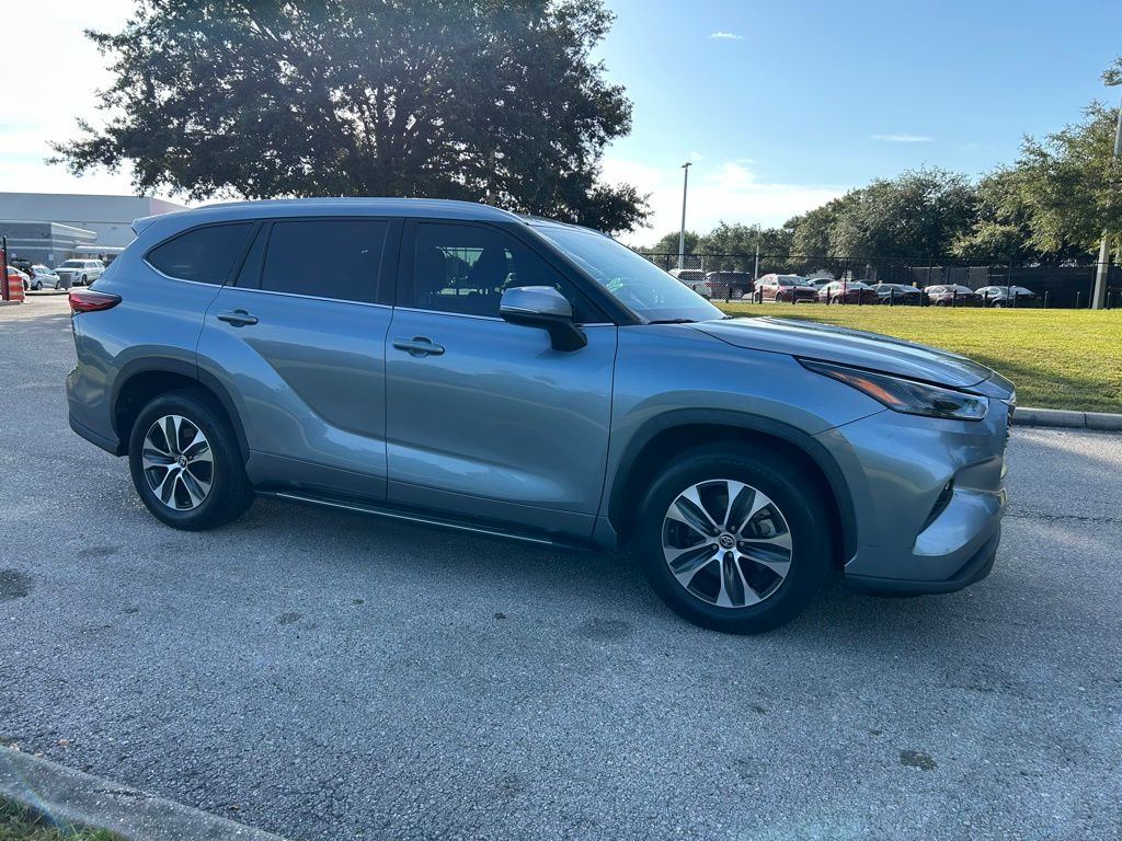 Thumbnail: 2022 Toyota Highlander - 7
