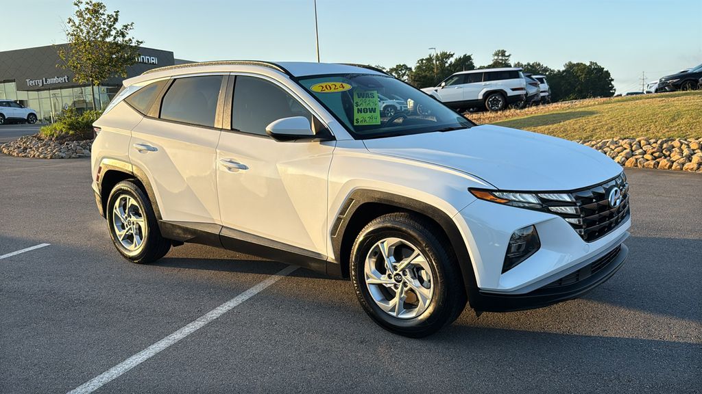 White Pearl 2024 Hyundai Tucson SEL FWD SUV / Crossover Front-Wheel Drive 8-Speed Automatic