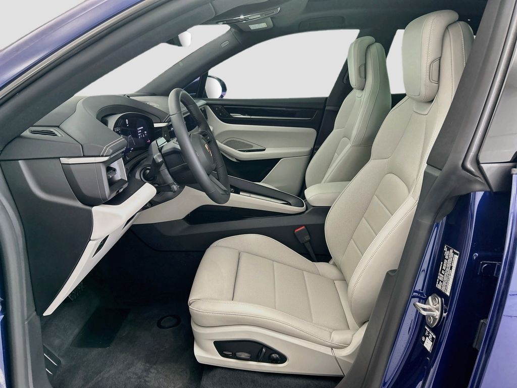 Thumbnail: 2026 Porsche Macan - 5