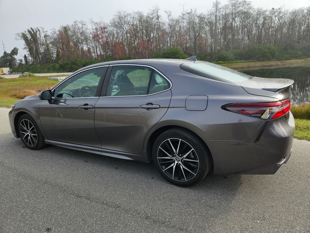 2021 Toyota Camry SE 3