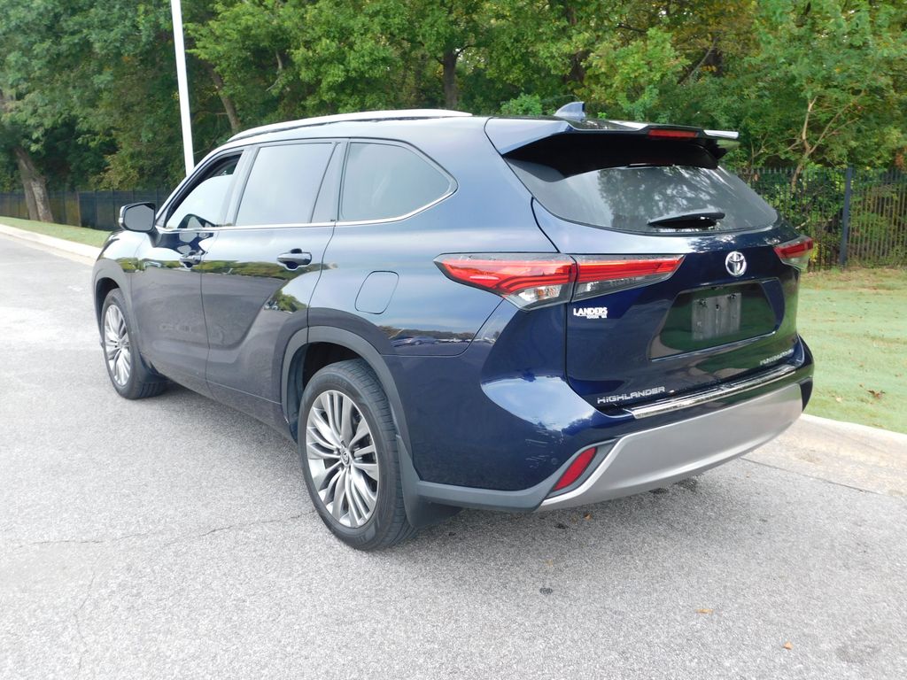 Thumbnail: 2021 Toyota Highlander - 3