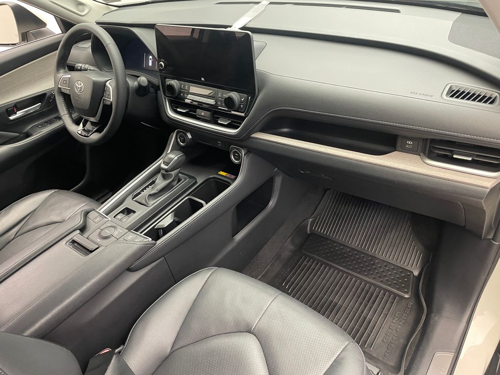 2024 Toyota Grand Highlander Limited 16