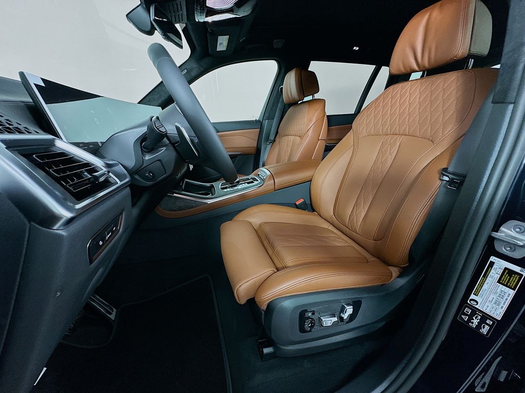 Thumbnail: 2026 BMW X7 - 16