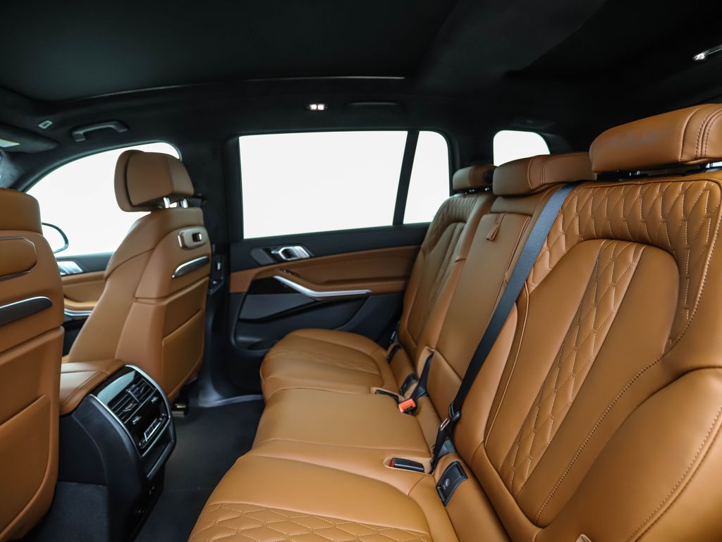 Thumbnail: 2027 BMW X7 - 22