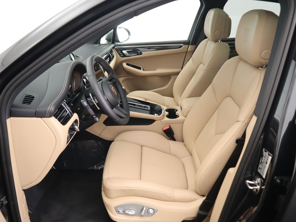 Thumbnail: 2025 Porsche Macan - 5