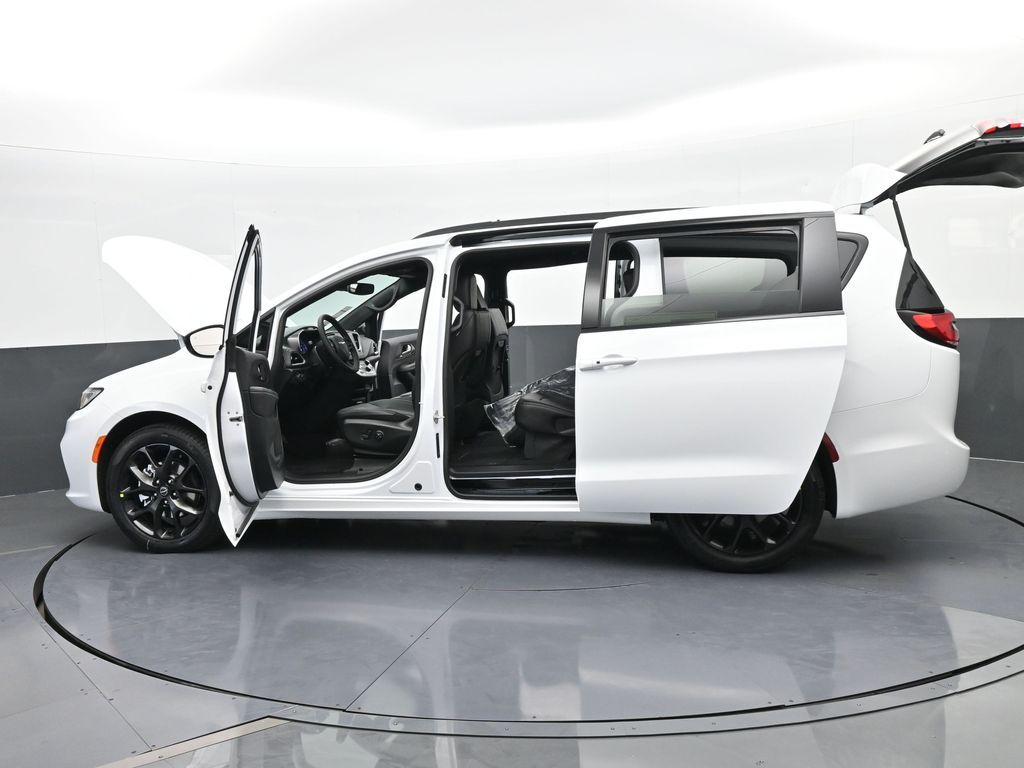 New 2026 Bright White Clearcoat Chrysler Select image 72