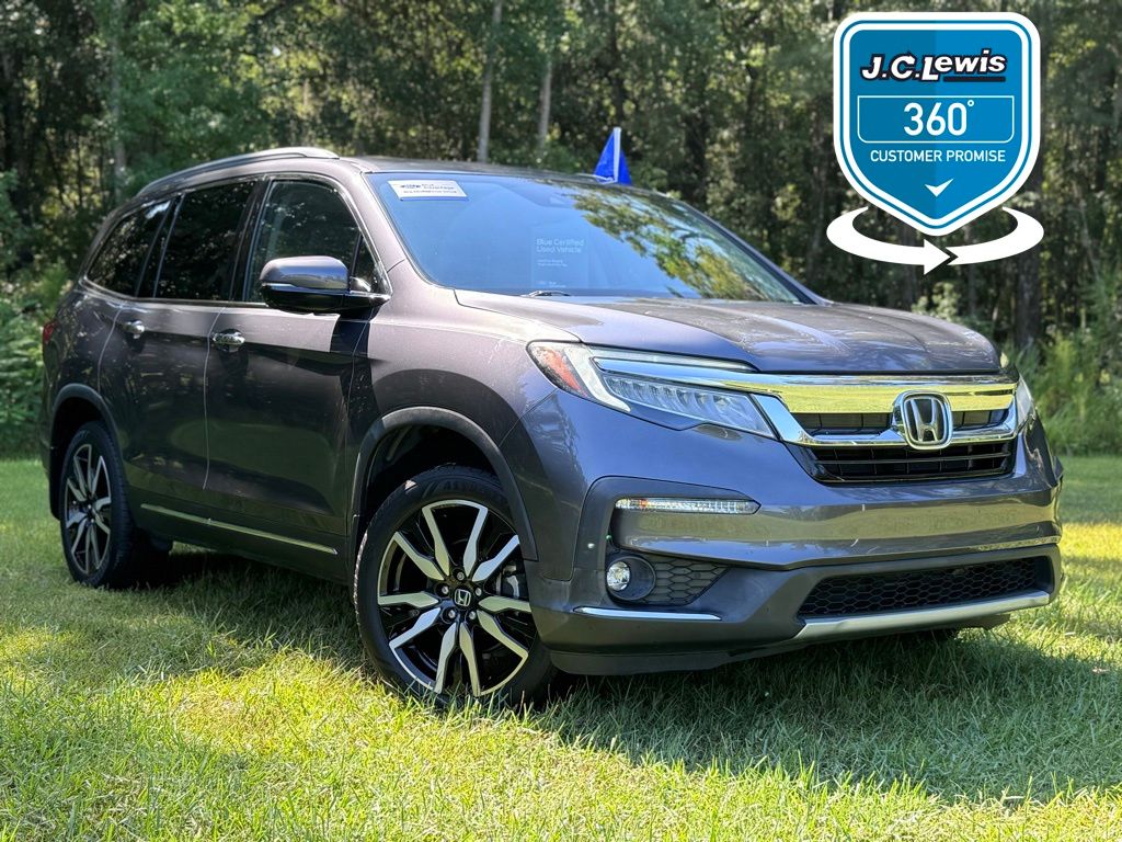 2020 Honda Pilot Touring w/Rear Captain's Chairs