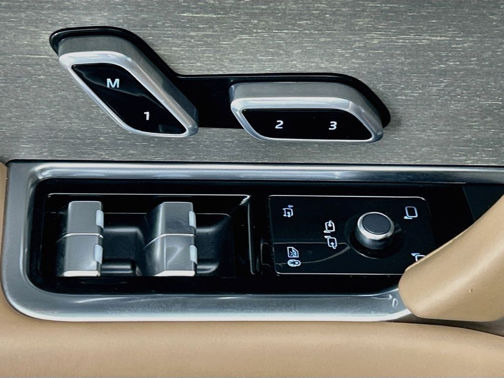 Thumbnail: 2025 Land Rover Range Rover - 22