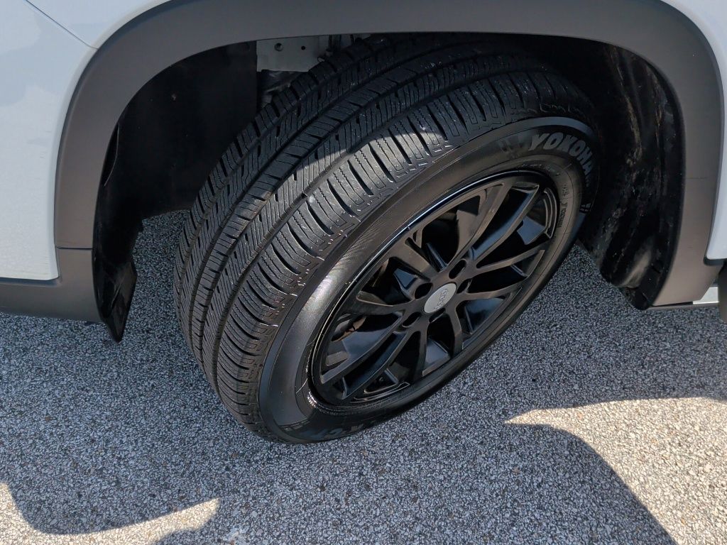 2020 Jeep Cherokee Latitude Plus White at Parkway Family Mazda