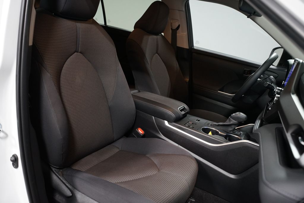 Thumbnail: 2024 Toyota Highlander - 28