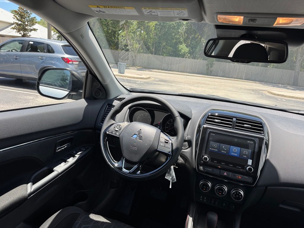 2025 Mitsubishi Outlander Sport LE photo 18
