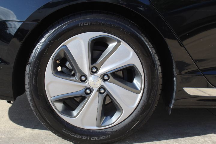 Used Car 2016 Hyundai Sonata Hybrid  Limited For Sale Under $12,000 In Georgetown, Texas