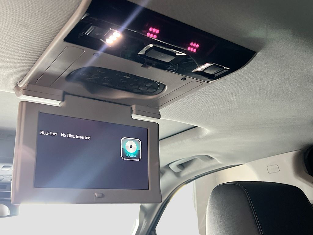 Used 2019 Silver Chevrolet Premier image 27