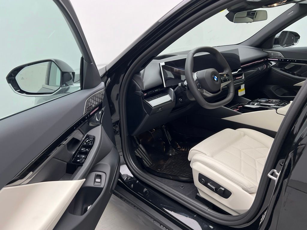 Thumbnail: 2026 BMW 5 Series - 21