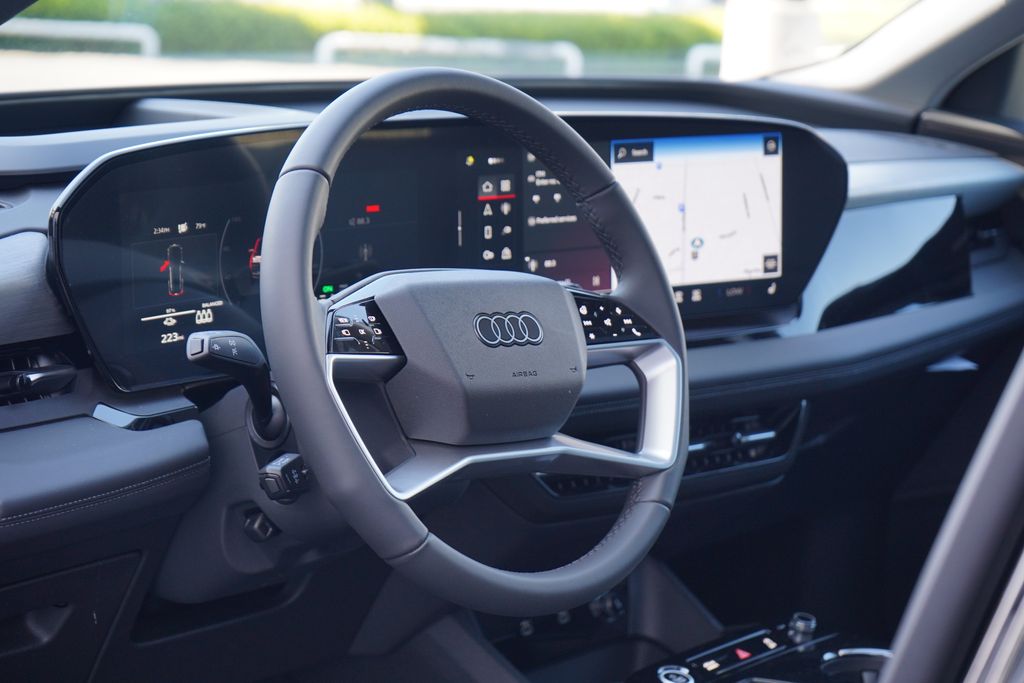 2025 Audi Q6 e-tron Premium 8