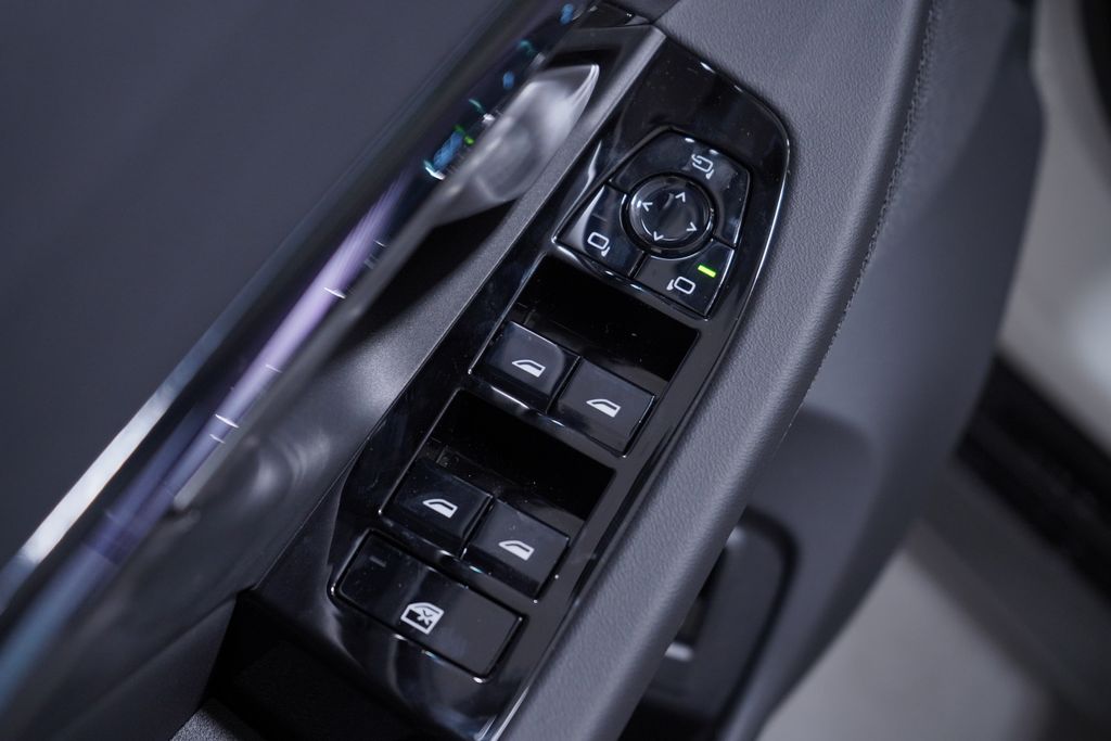 Thumbnail: 2026 BMW 5 Series - 11