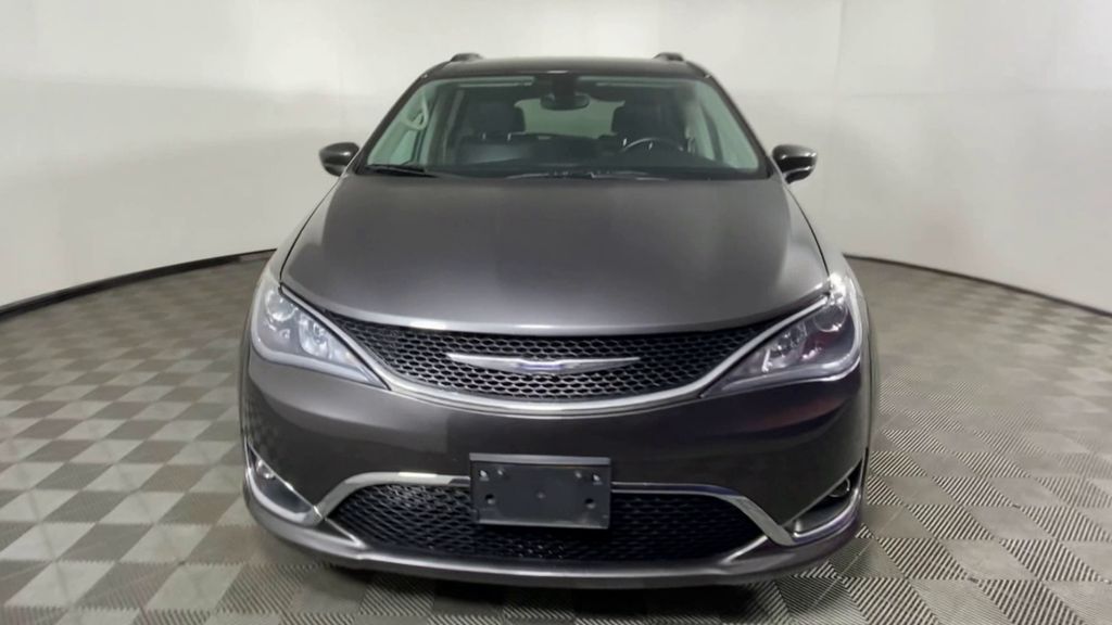 2017 Chrysler Pacifica Touring L 3