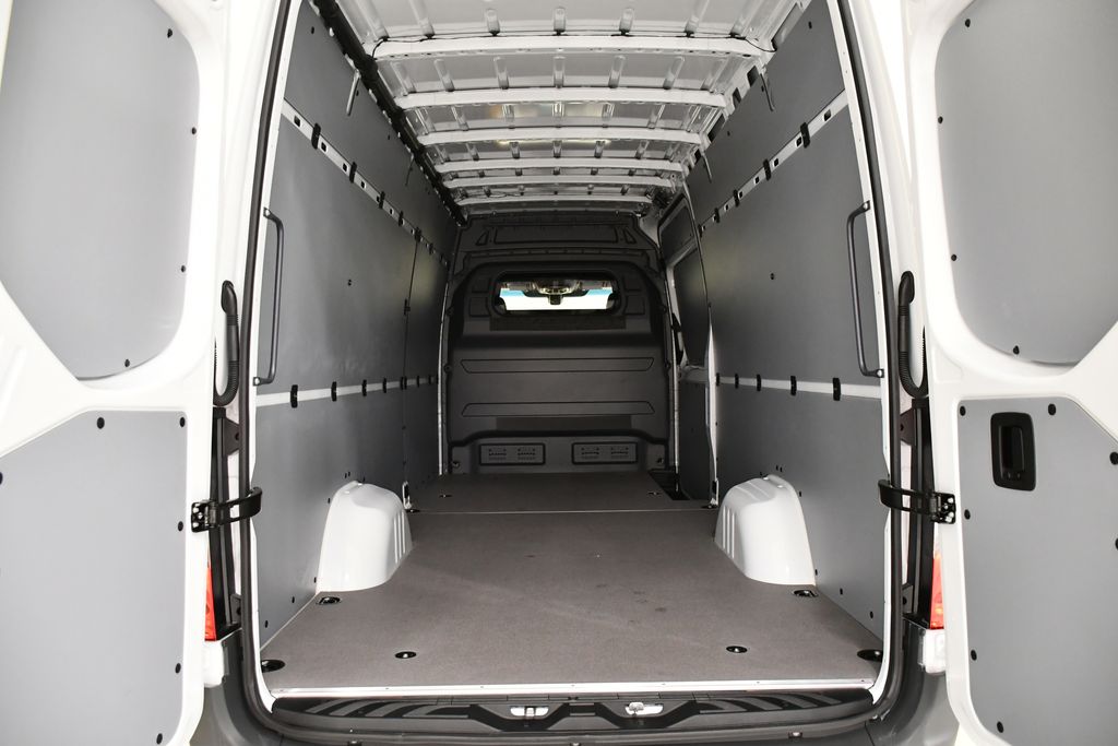 Thumbnail: 2025 Mercedes-Benz Sprinter - 32