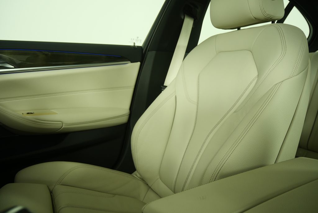 Thumbnail: 2023 BMW 5 Series - 26