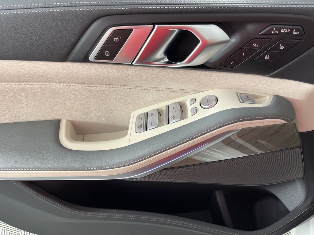 Thumbnail: 2025 BMW X7 - 30