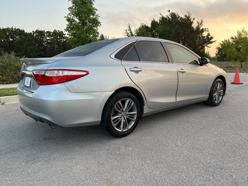 2015 Toyota Camry SE 4