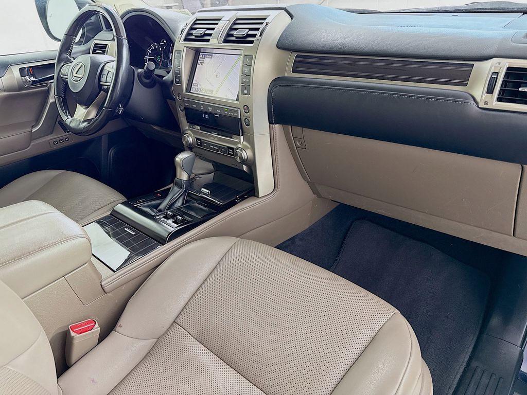 Thumbnail: 2020 Lexus GX - 30