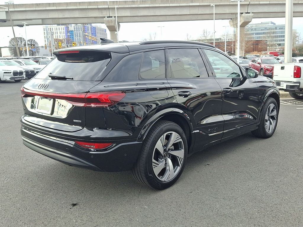Thumbnail: 2025 Audi Q6 e-tron - 4