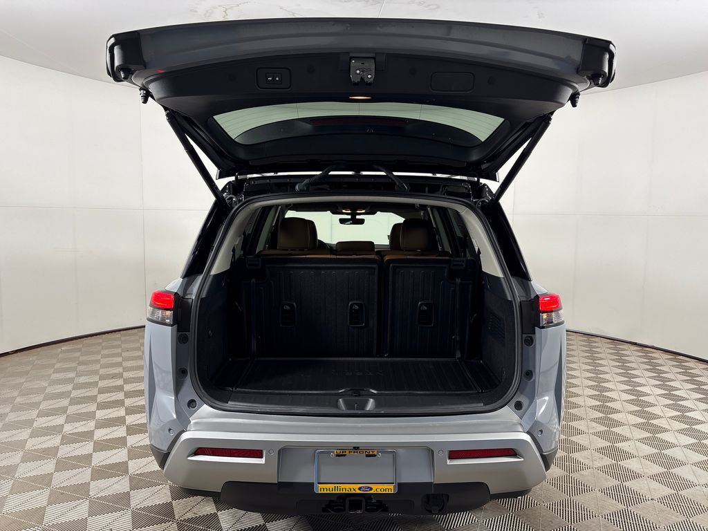2025 Solid Gray/Super Black Nissan Pathfinder Platinum FWD SUV
