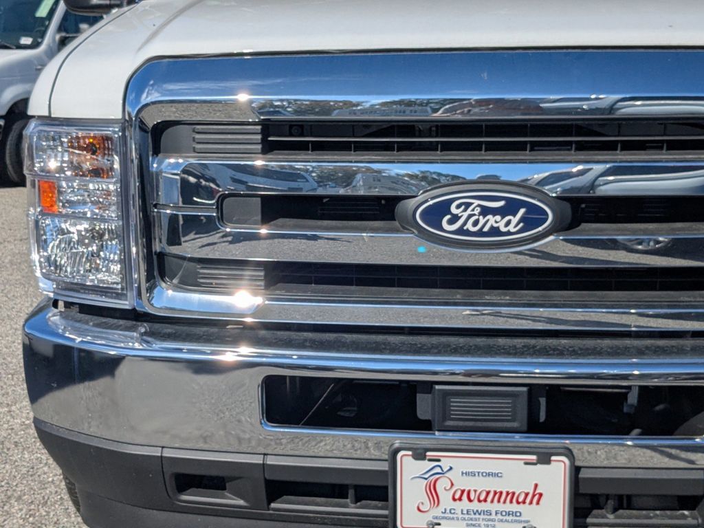 2026 Ford E-350 Cutaway 