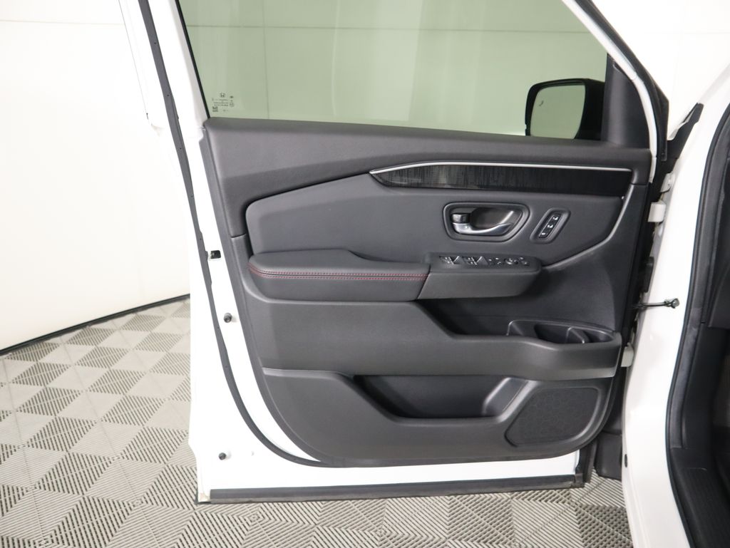 Thumbnail: 2025 Honda Pilot - 24