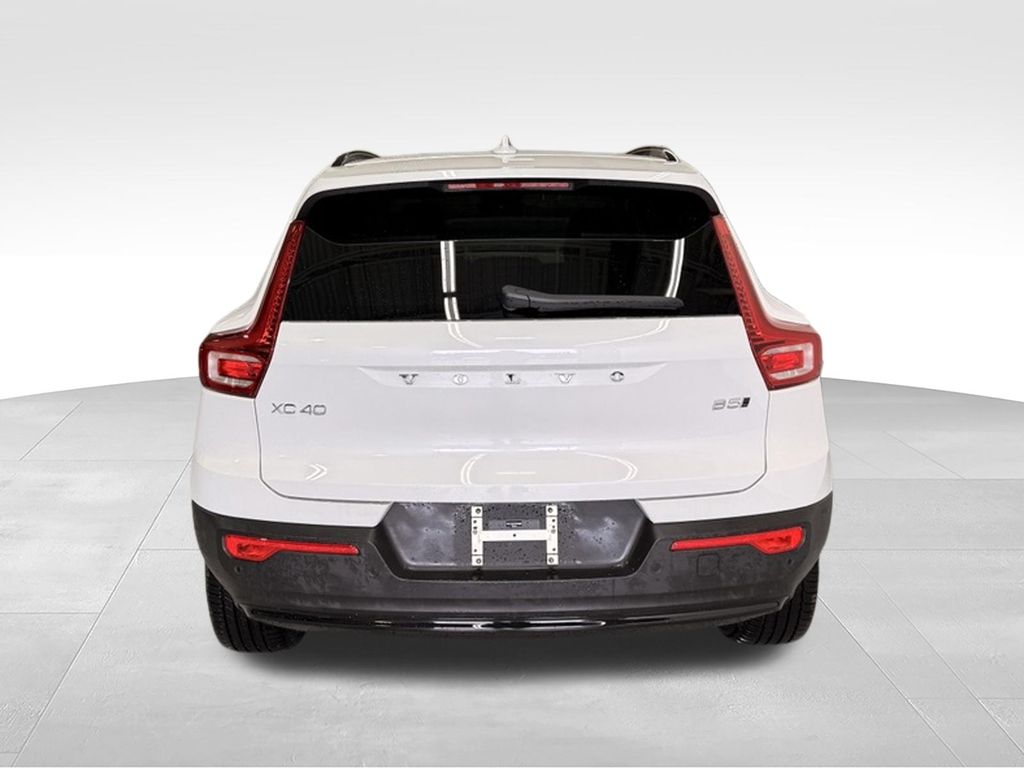 Thumbnail: 2026 Volvo XC40 - 4