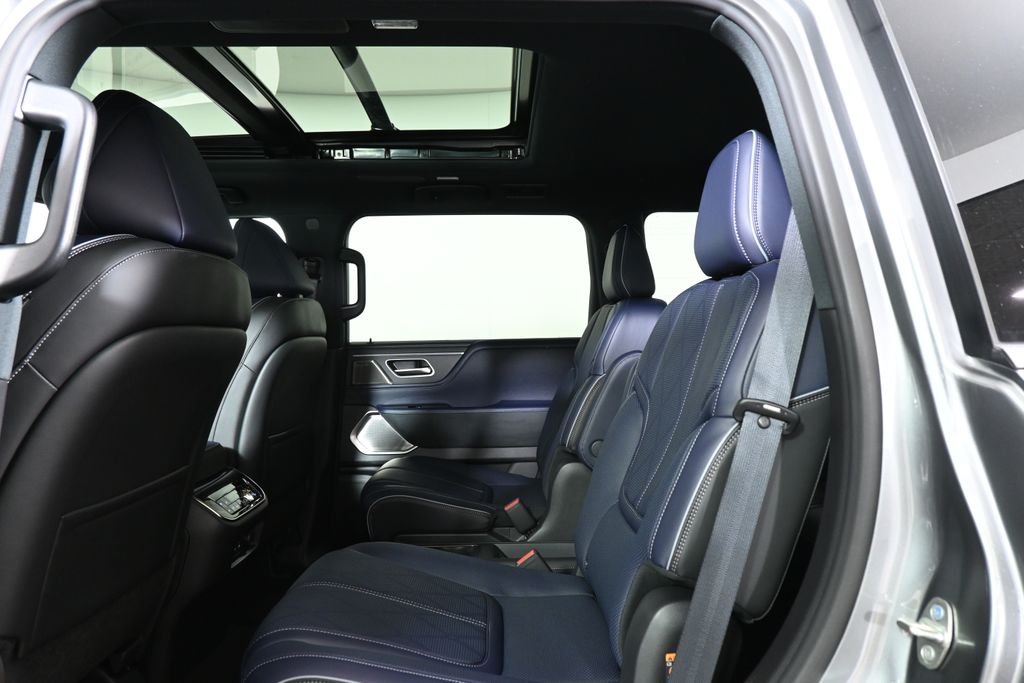 Thumbnail: 2026 INFINITI QX80 - 28