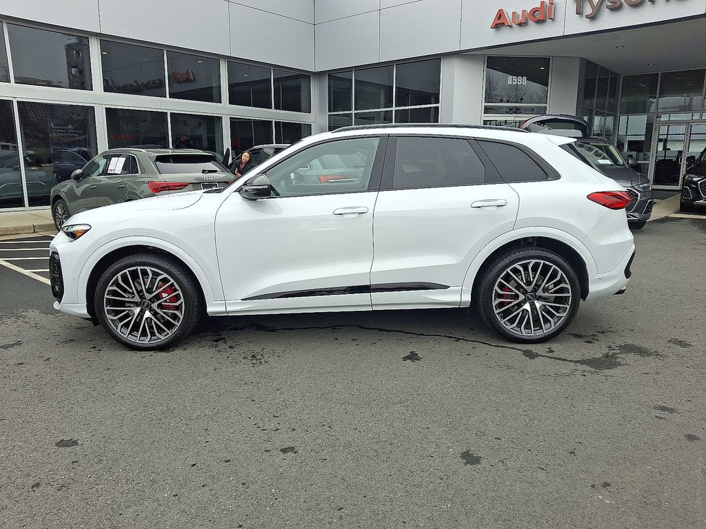 Thumbnail: 2025 Audi SQ5 - 7