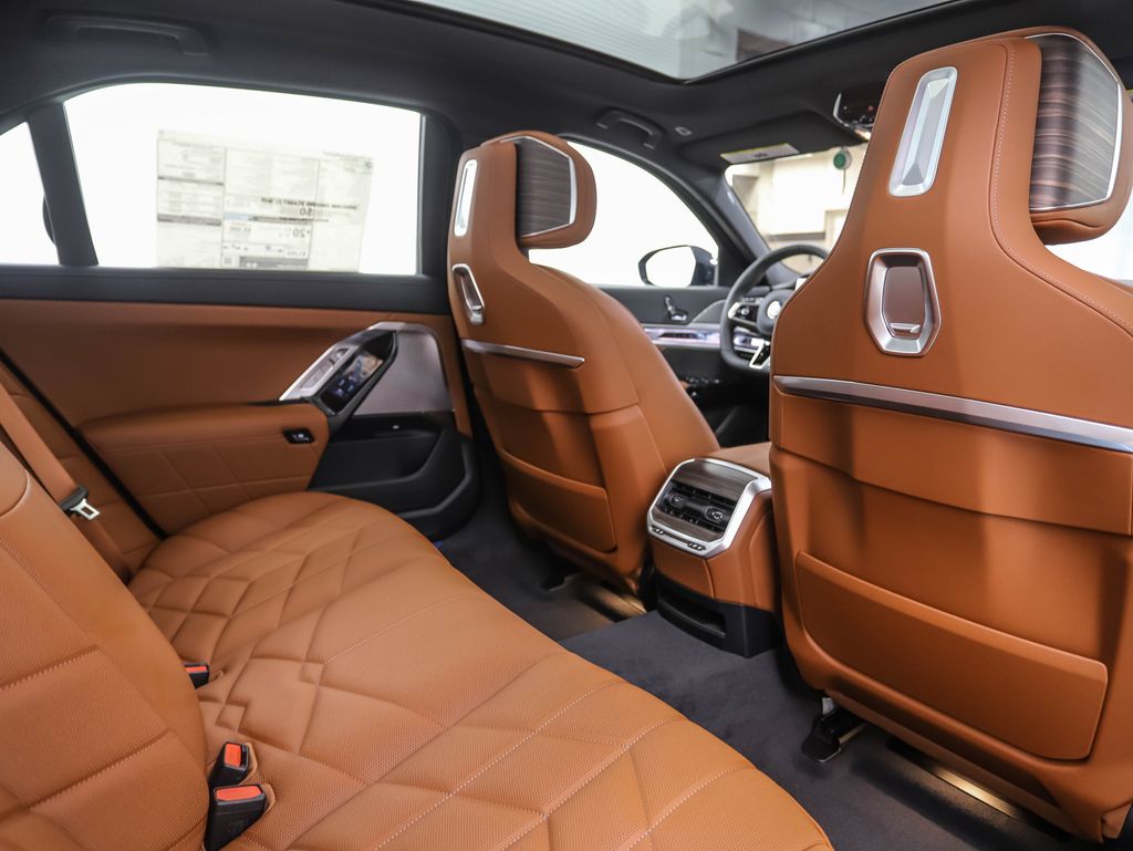 Thumbnail: 2025 BMW 7 Series - 28