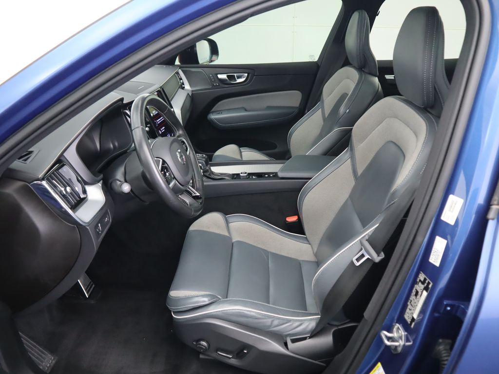 Thumbnail: 2021 Volvo XC60 - 20