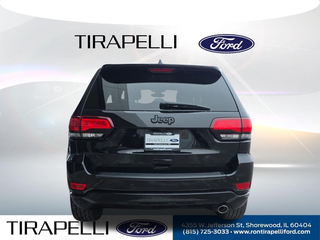 Certified Used 2018 Black Jeep Altitude image 9