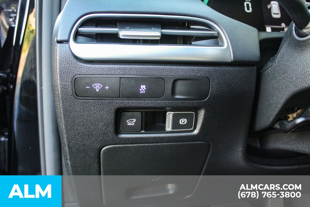 Used 2025 Black Hyundai SEL image 34