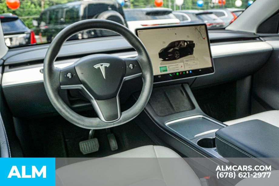 2025 Tesla Model Y Long Range - Photo 27
