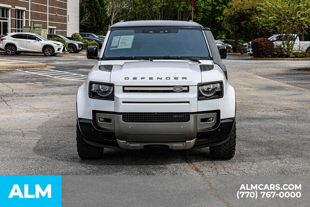 Used 2022 White Land Rover X-Dynamic SE image 10