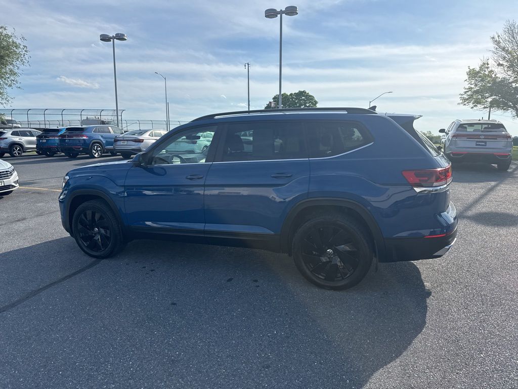 2025 Volkswagen Atlas 2.0T SE w/Technology Blue at Subaru and VW of Moon Township