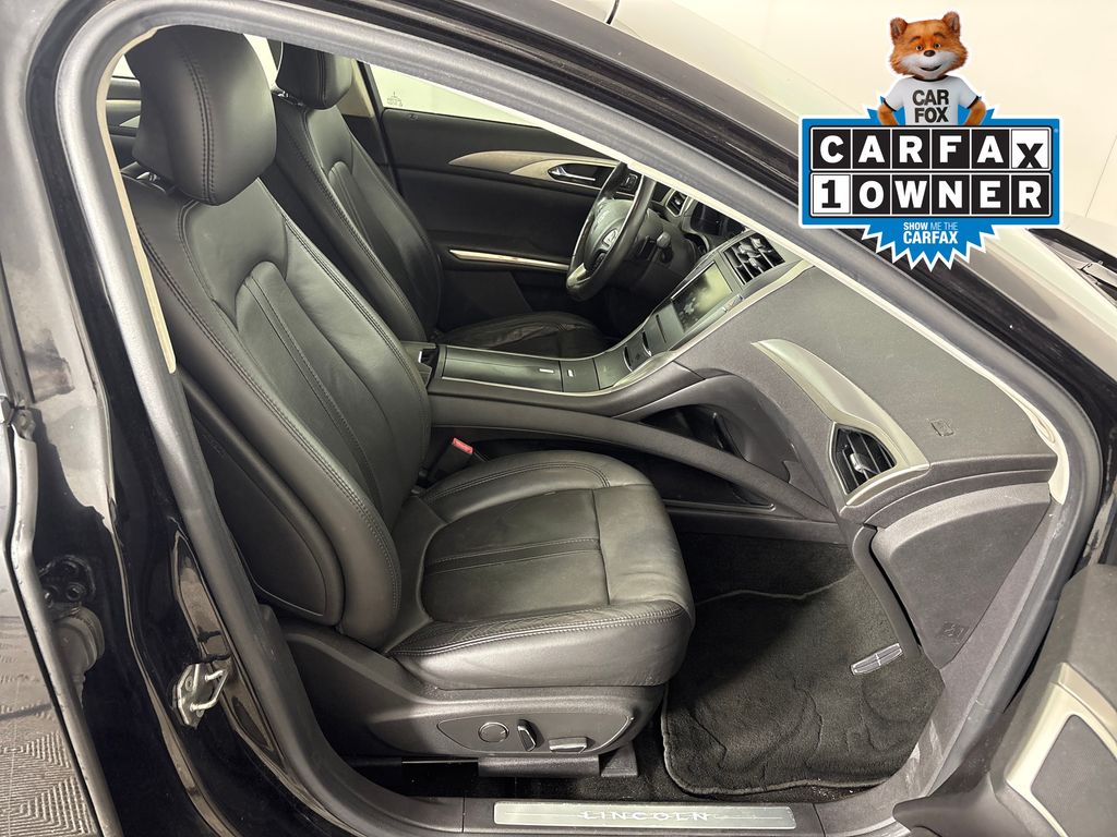 Used 2013 Black Lincoln Base image 8