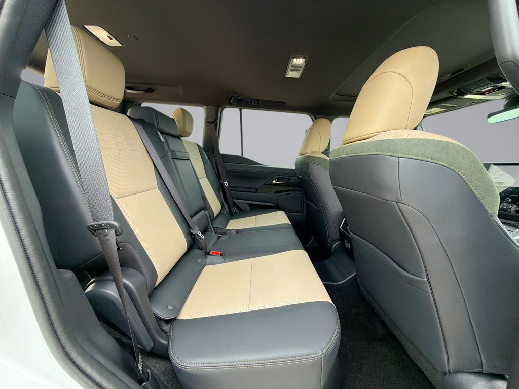 Thumbnail: 2024 Lexus GX - 17