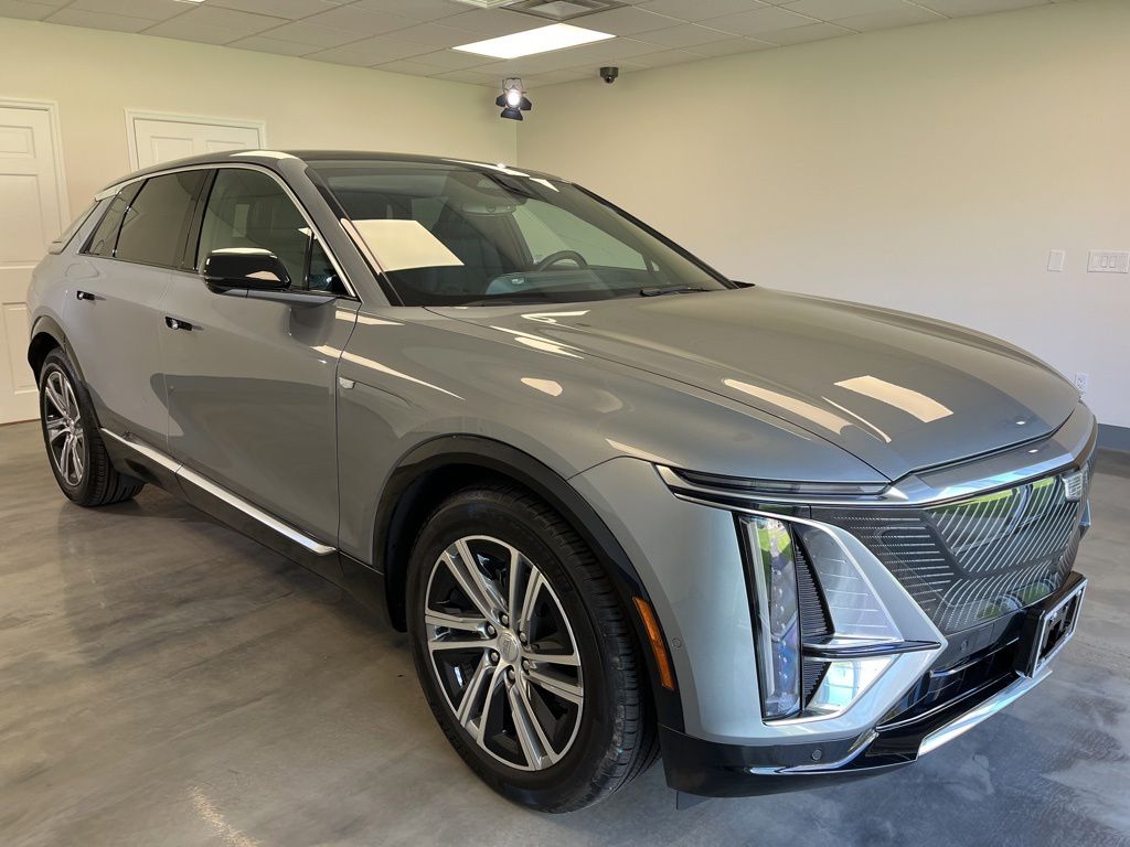 Argent Silver Metallic 2024 Cadillac LYRIQ Luxury 2 AWD SUV / Crossover All-Wheel Drive 1-Speed Automatic