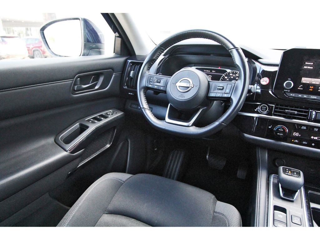 2024 Nissan Pathfinder SV - 7