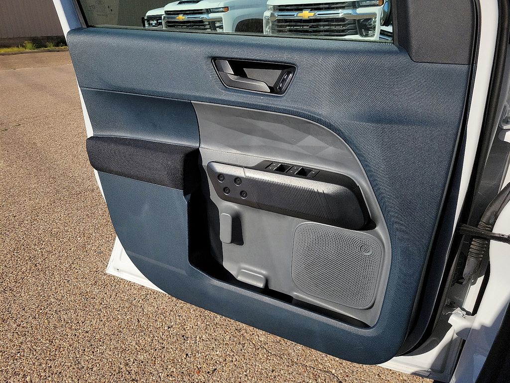 Used 2022 White Ford XL image 18