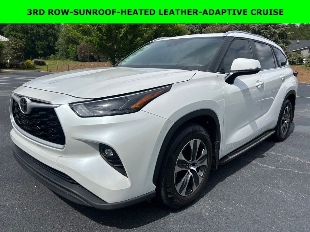 White (Wind Chill Pearl) 2024 Toyota Highlander XLE FWD SUV / Crossover Front-Wheel Drive 8-Speed Automatic